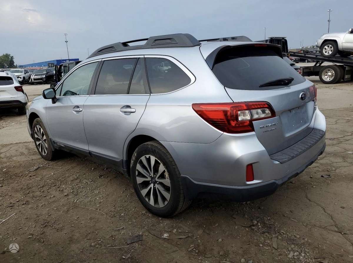 Subaru Outback 2015 — вигляд ззаду
