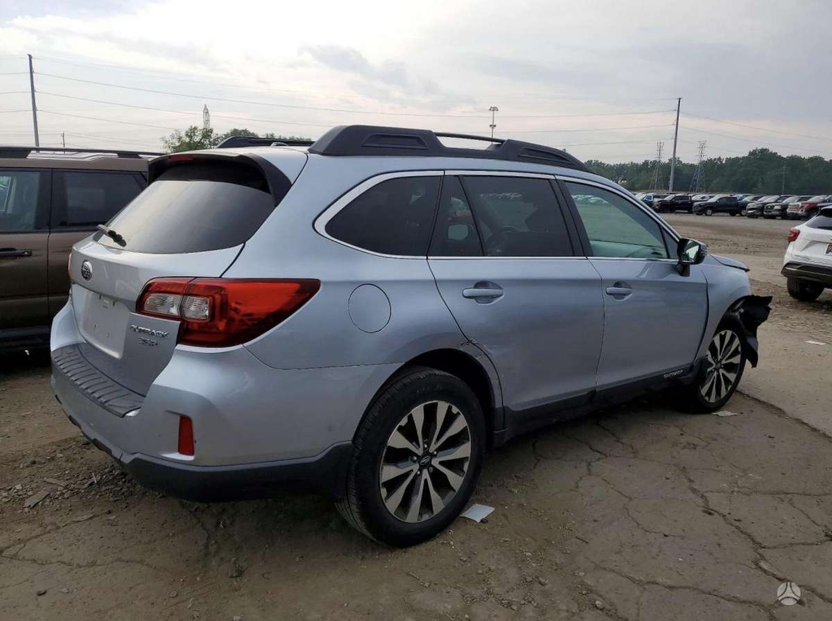 Subaru Outback 2015 — салон