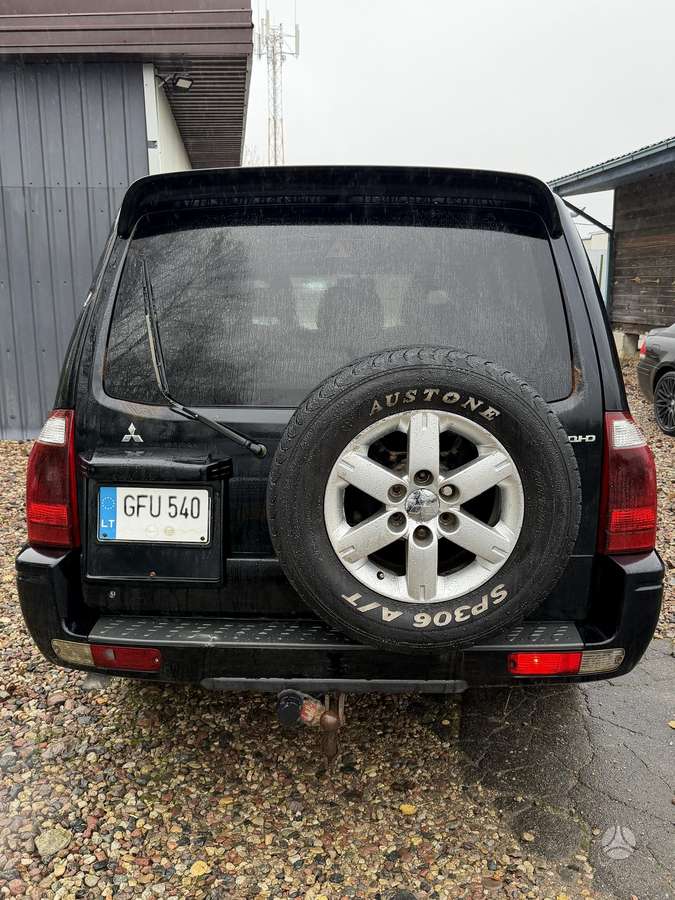 Mitsubishi Pajero 2006 — engine 3200 cm³, 160 HP (118kW)