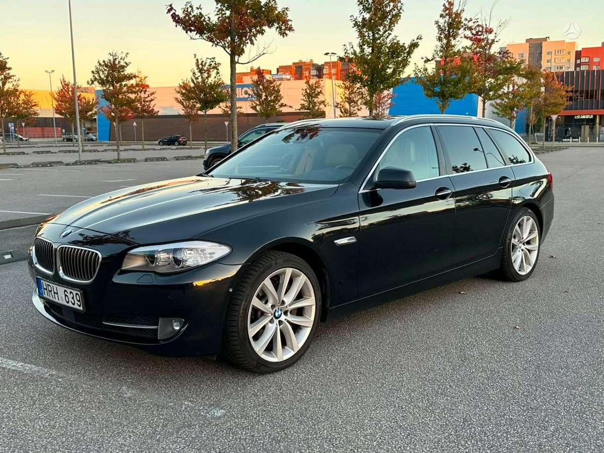 BMW 525 2011 — вигляд ззаду