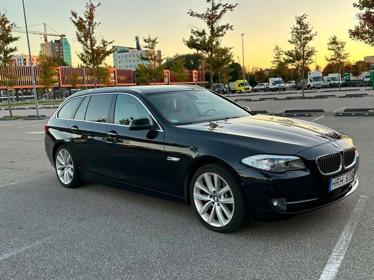 BMW 525 2011 — двигун 2993 cm³, 204 HP (150kW)