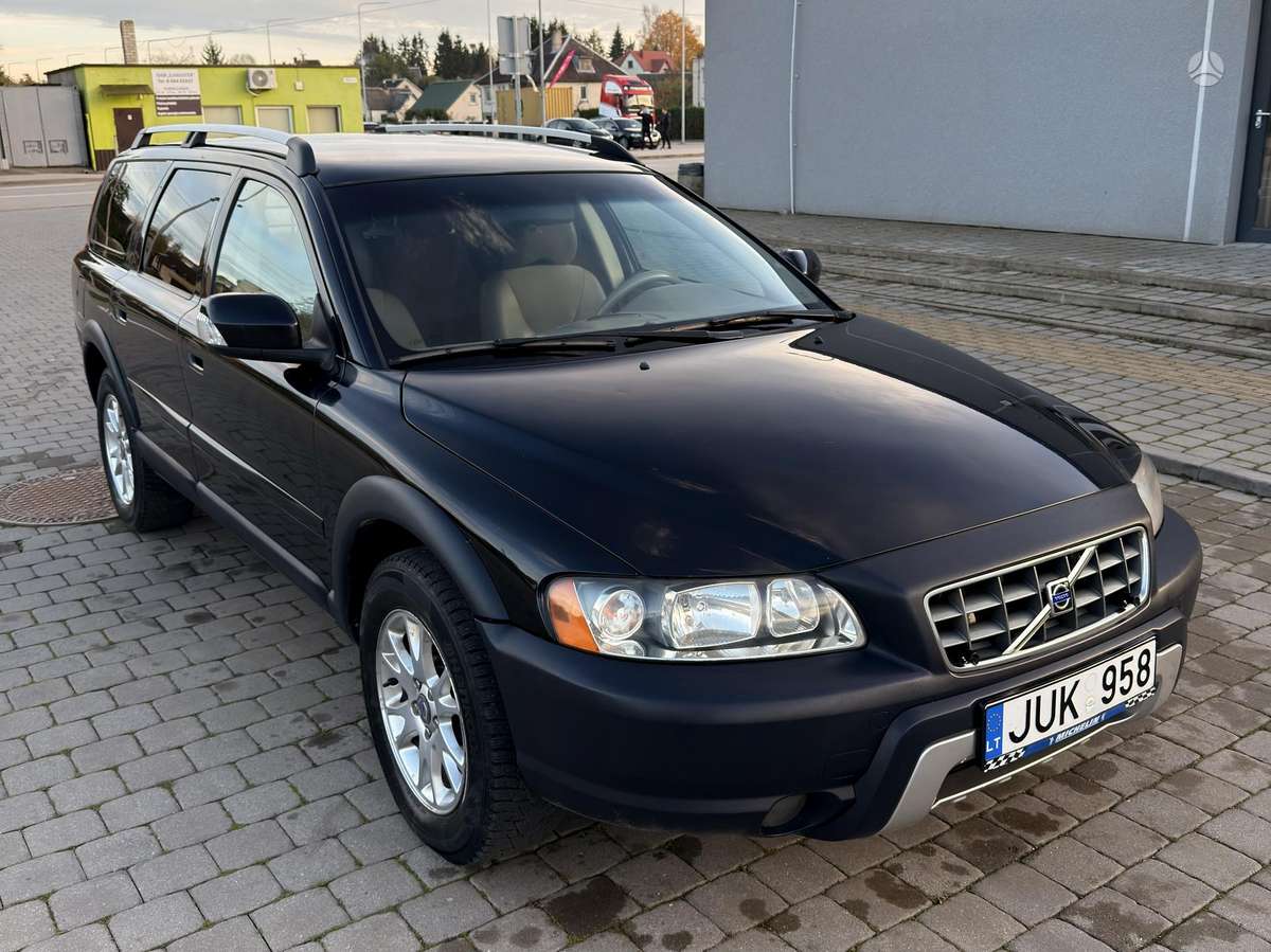 Volvo XC70 2005 — rear view