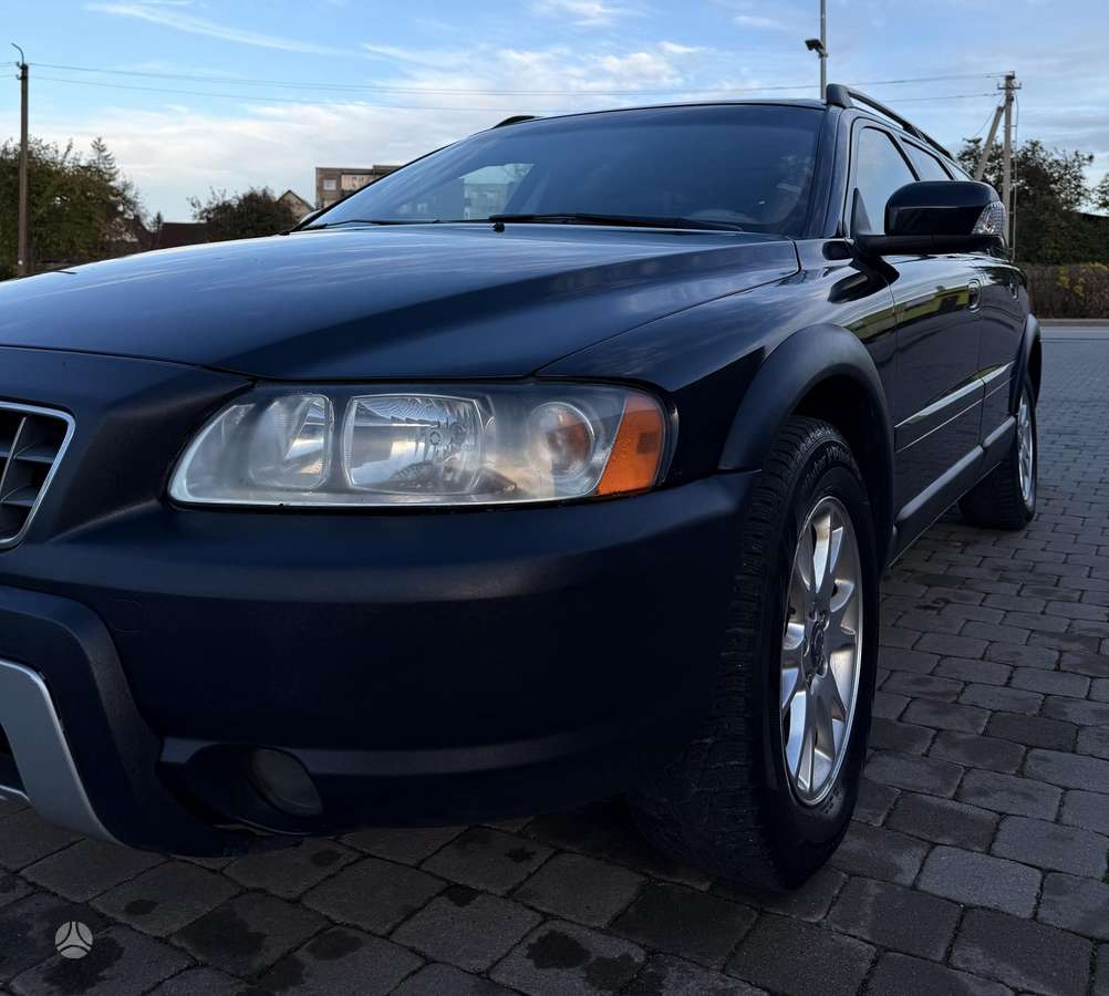 Volvo XC70 2005 — interior