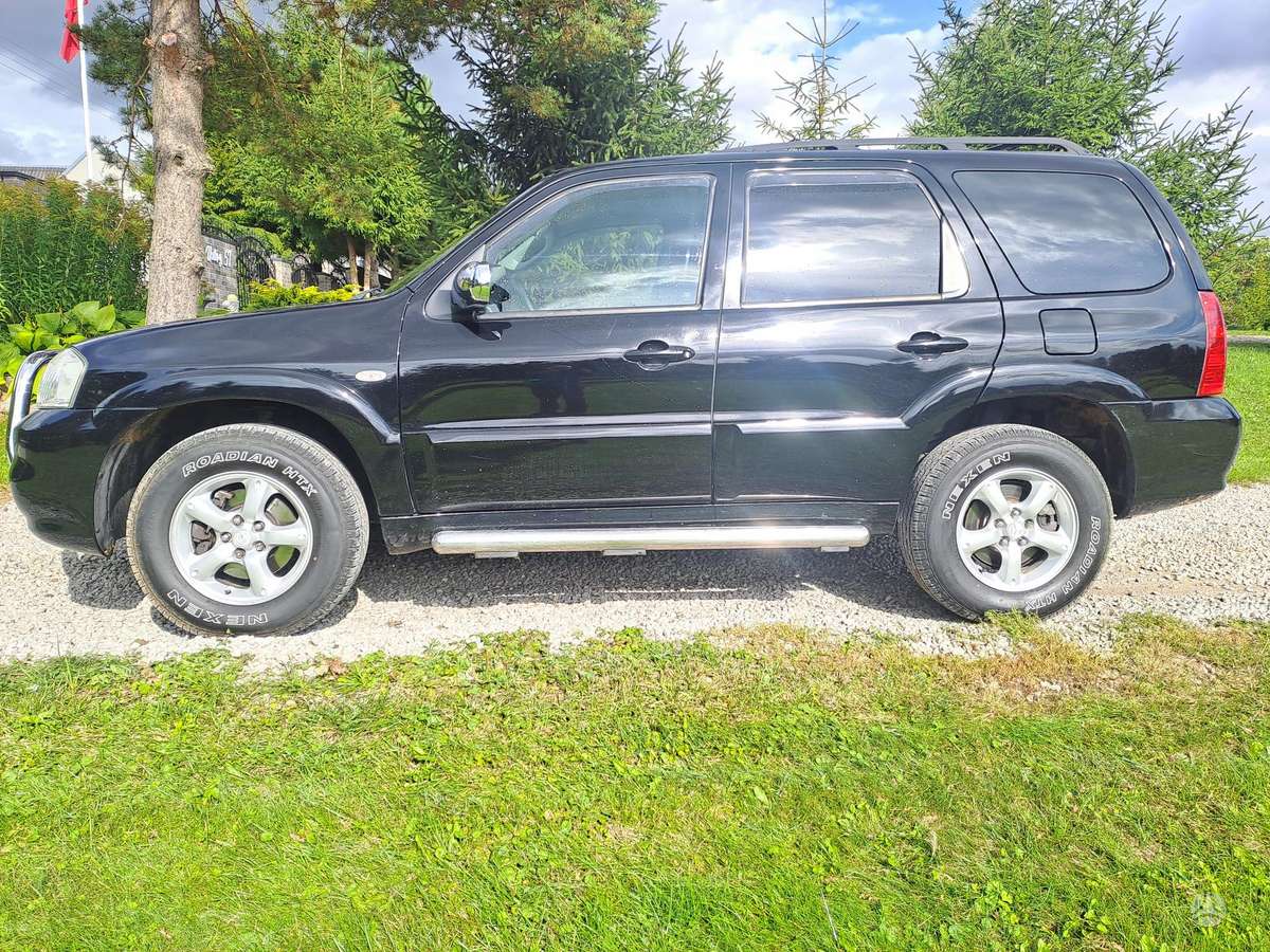 Mazda Tribute 2006 — вигляд ззаду