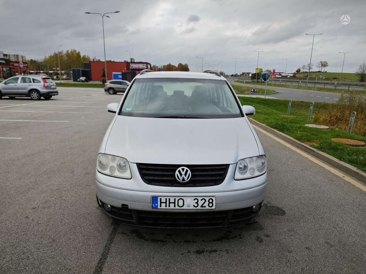 Volkswagen Touran 2004 — салон