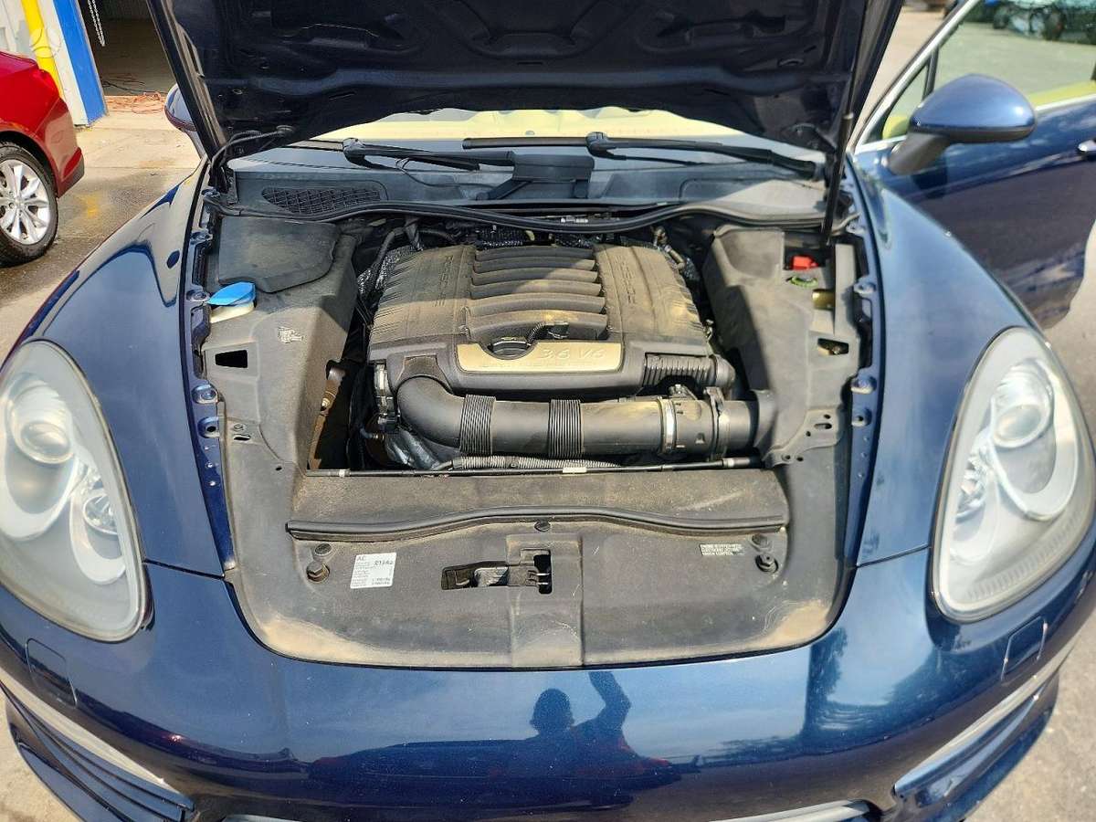 Porsche Cayenne 2012 — photo 11