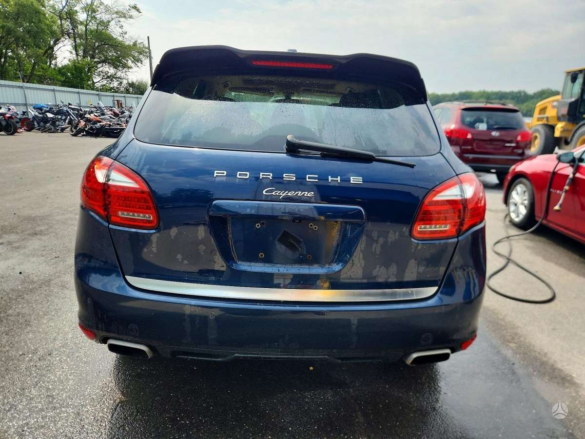 Porsche Cayenne 2012 — photo 6