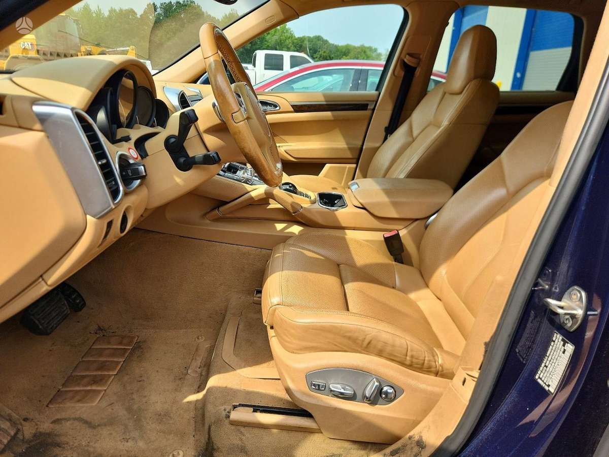 Porsche Cayenne 2012 — photo 8