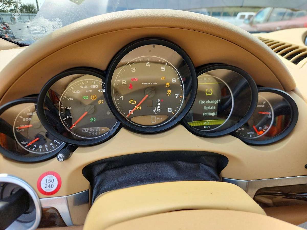 Porsche Cayenne 2012 — photo 9