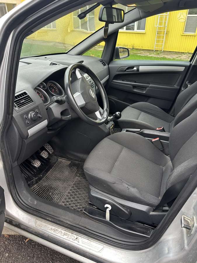 Opel Zafira 2007 — interior