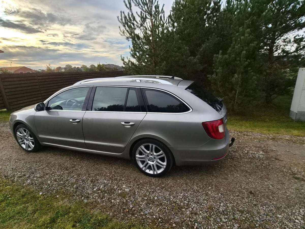 Skoda Superb 2013 — салон