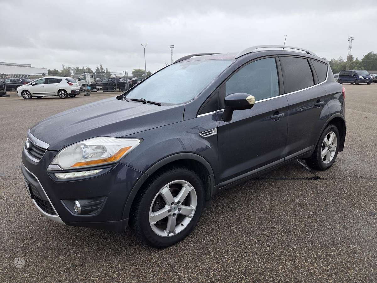 Ford Kuga 2010 — вигляд ззаду