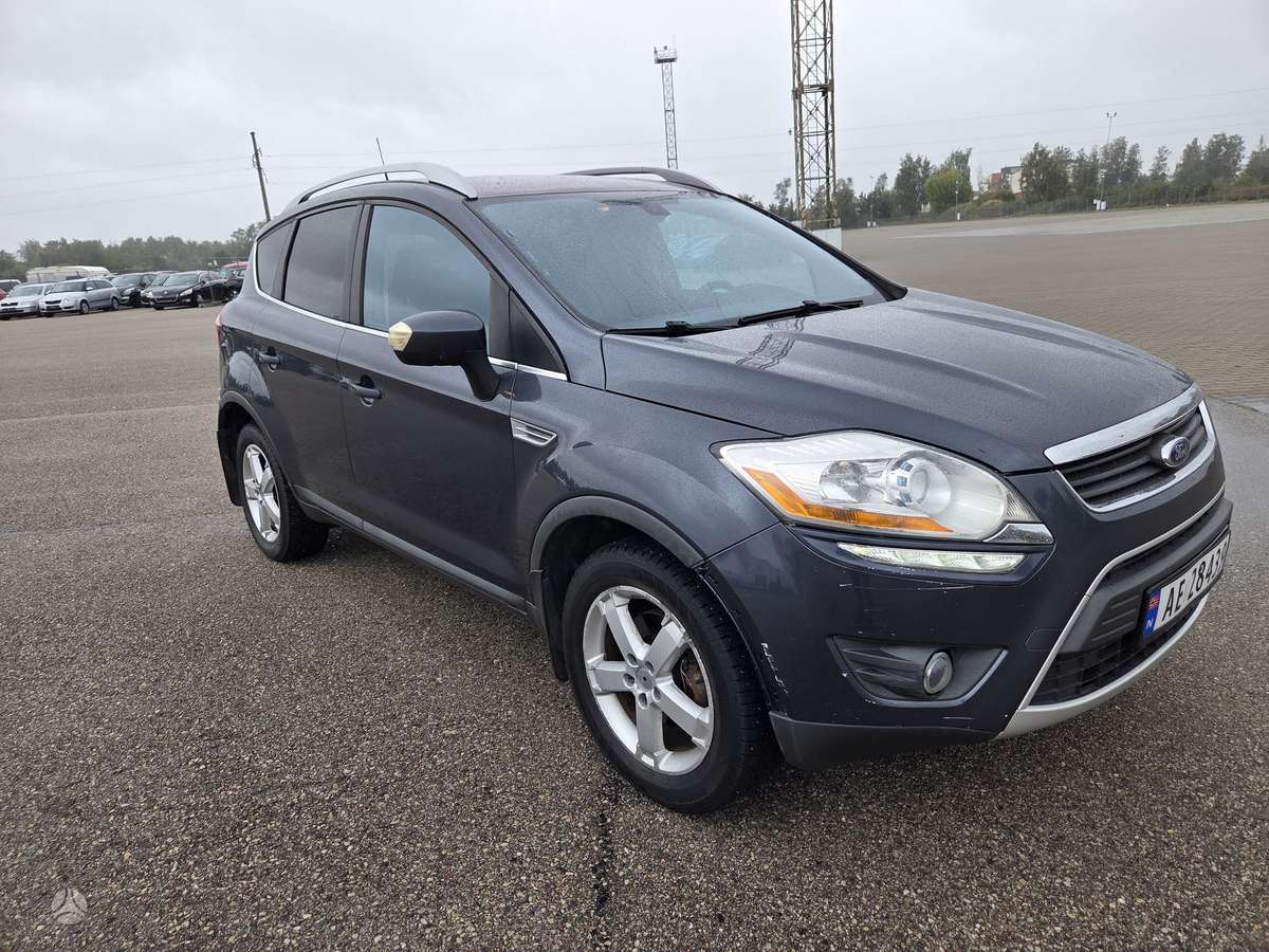 Ford Kuga 2010 — салон