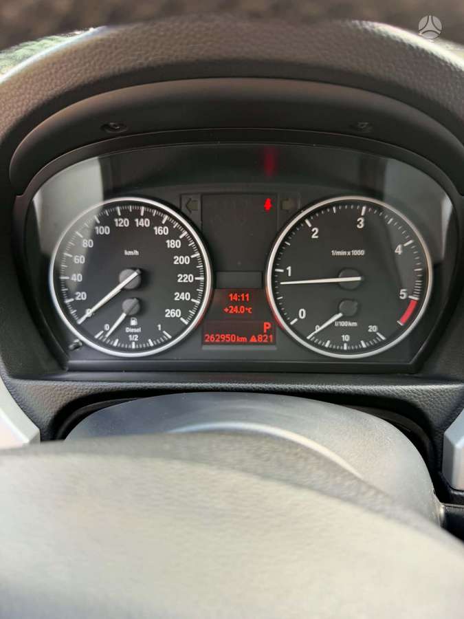 BMW 320 2010 — photo 10