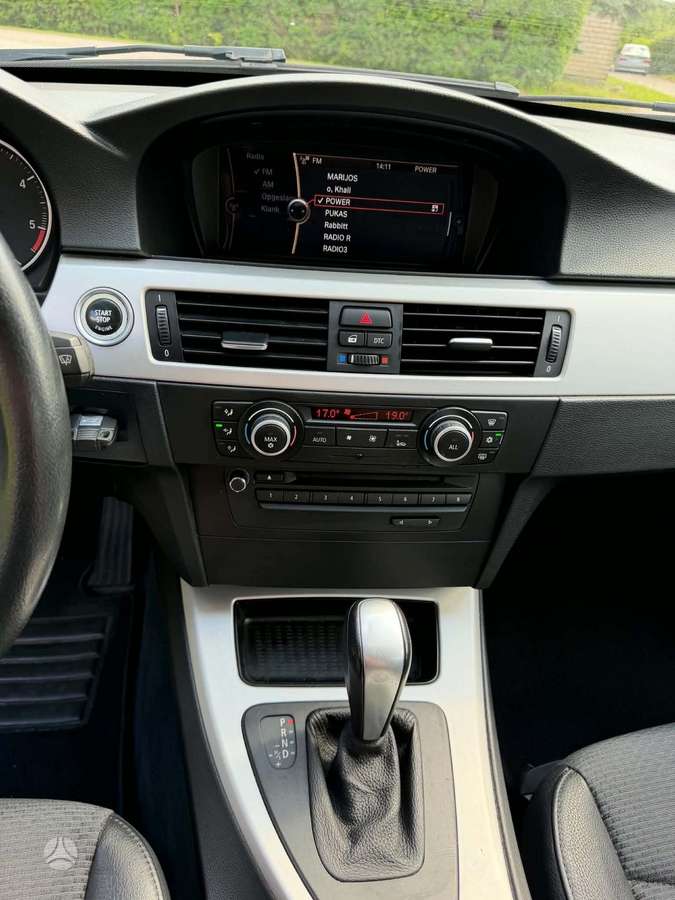 BMW 320 2010 — photo 12