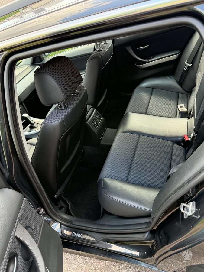 BMW 320 2010 — photo 14