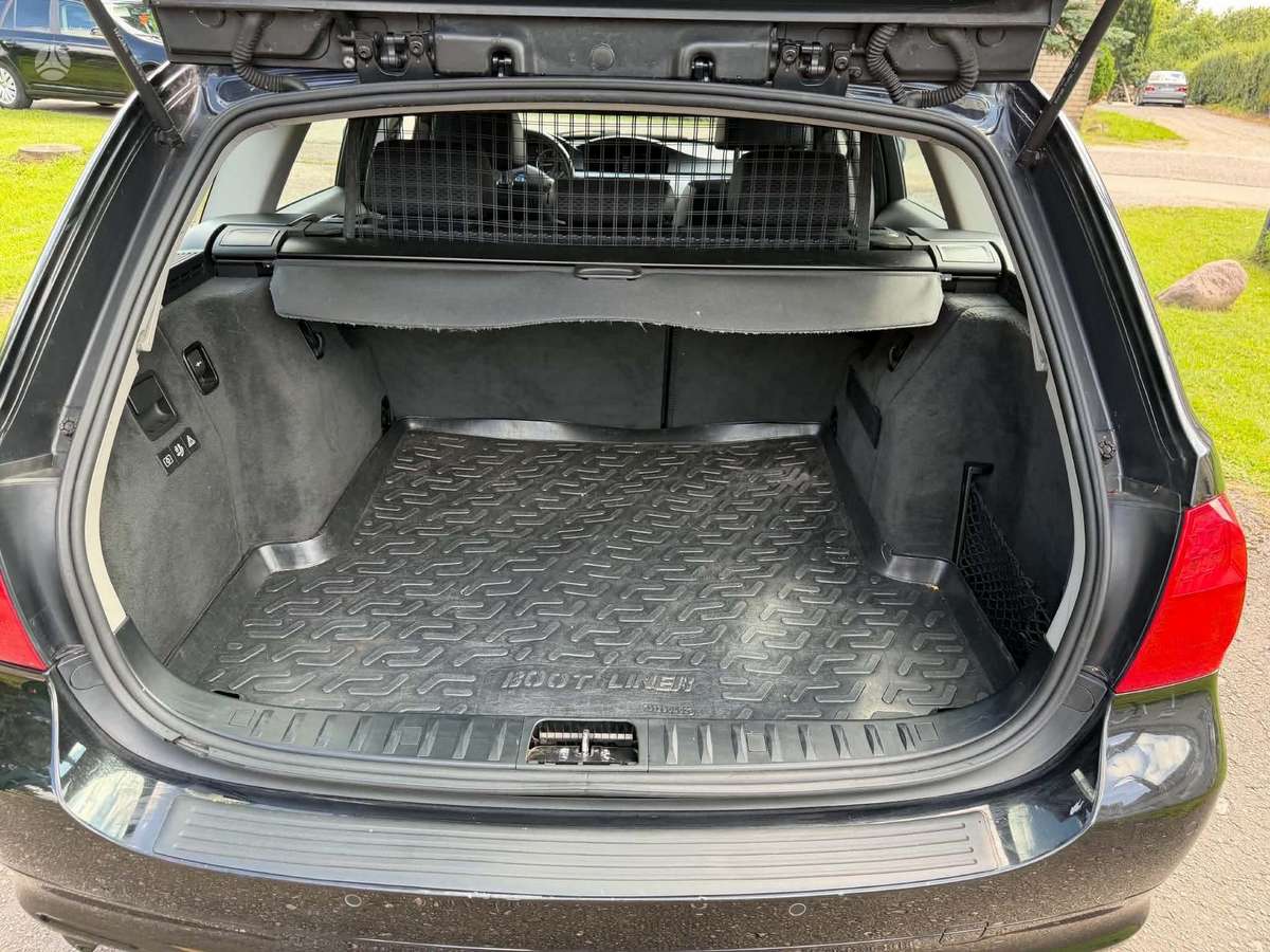 BMW 320 2010 — photo 15