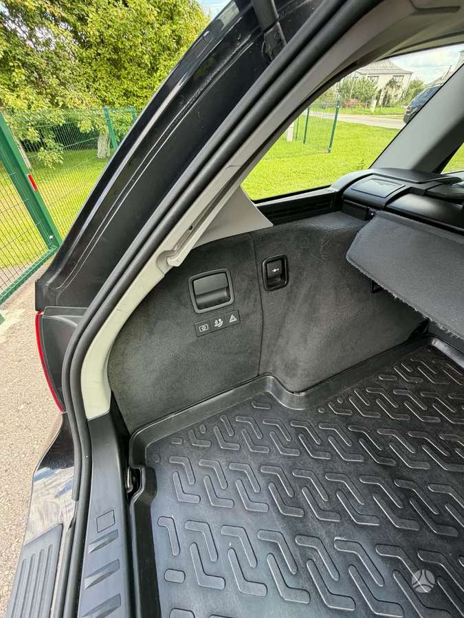 BMW 320 2010 — photo 16