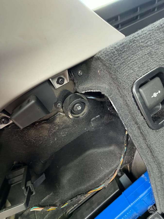 BMW 320 2010 — photo 17