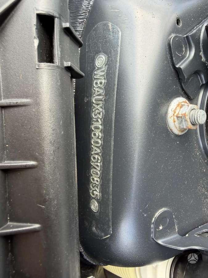 BMW 320 2010 — photo 18