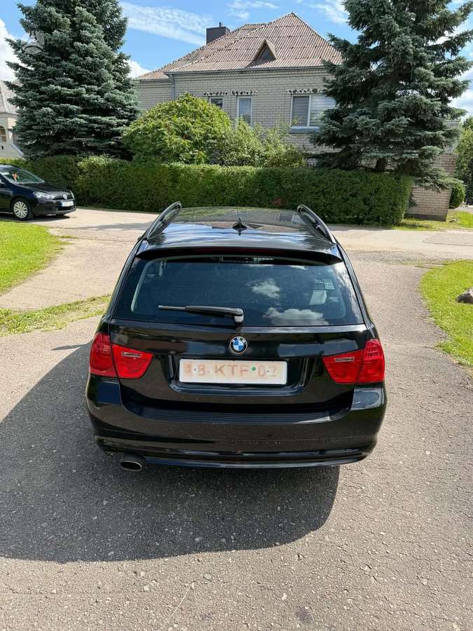 BMW 320 2010 — engine 2000 cm³, 184 HP (135kW)