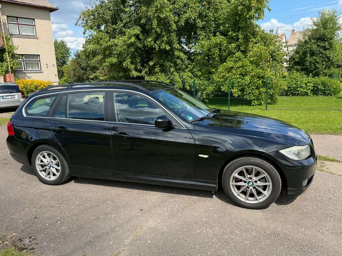 BMW 320 2010 — photo 6