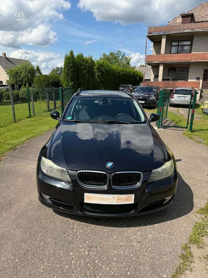 BMW 320 2010 — photo 7
