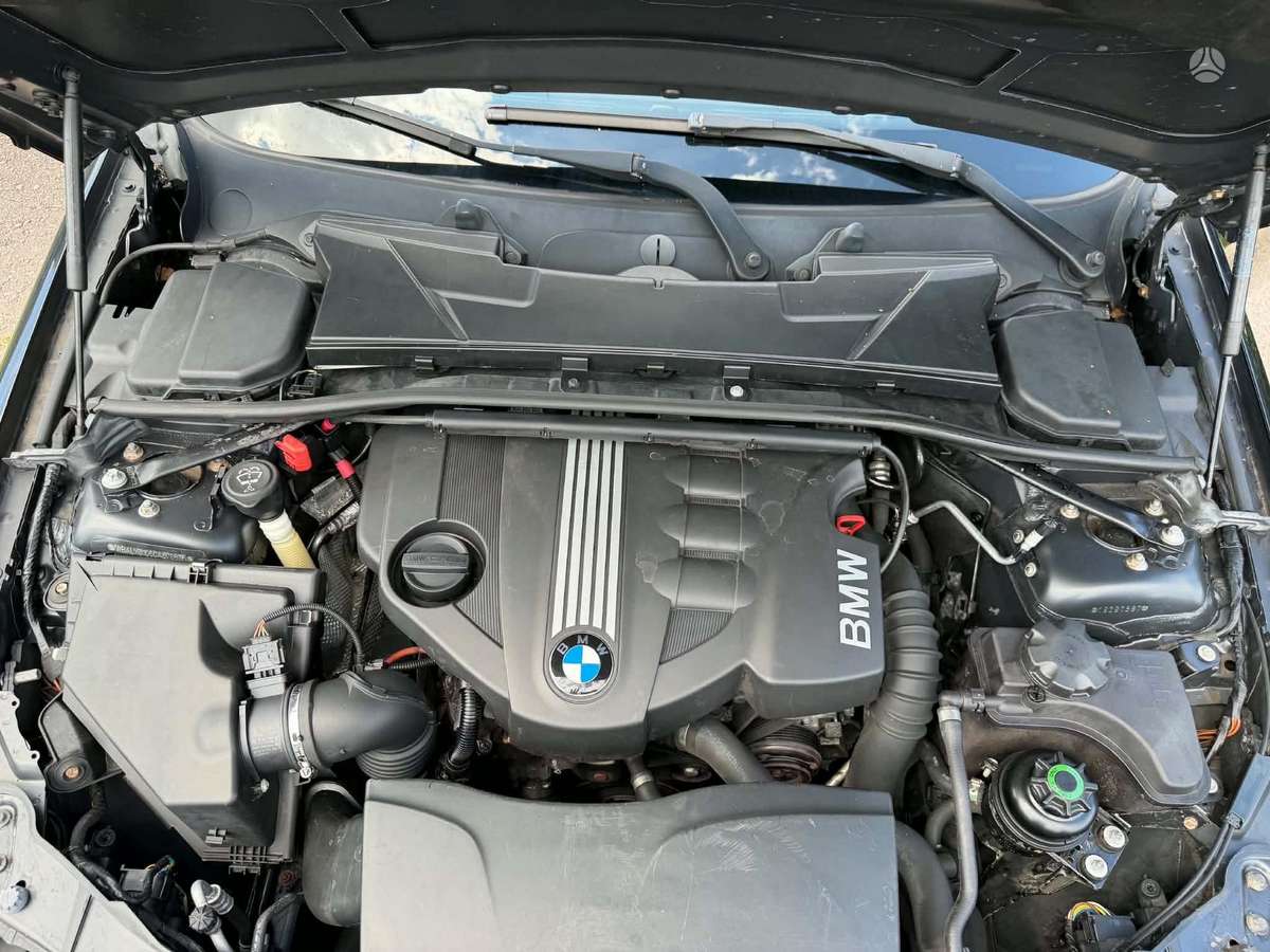 BMW 320 2010 — photo 8