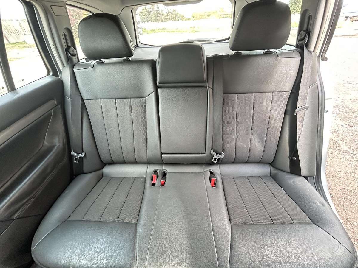 Opel Vectra 2004 — photo 11