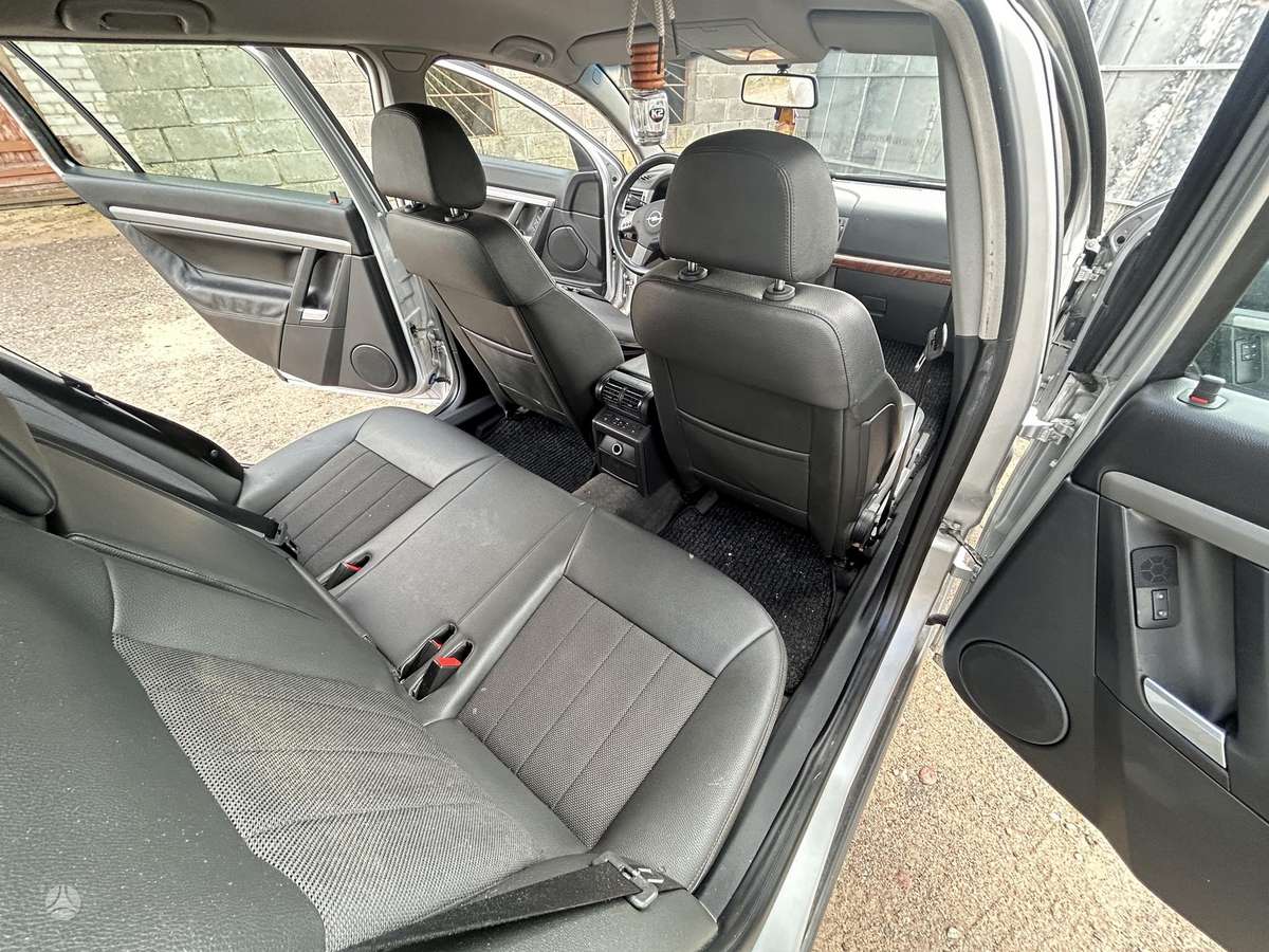 Opel Vectra 2004 — photo 13
