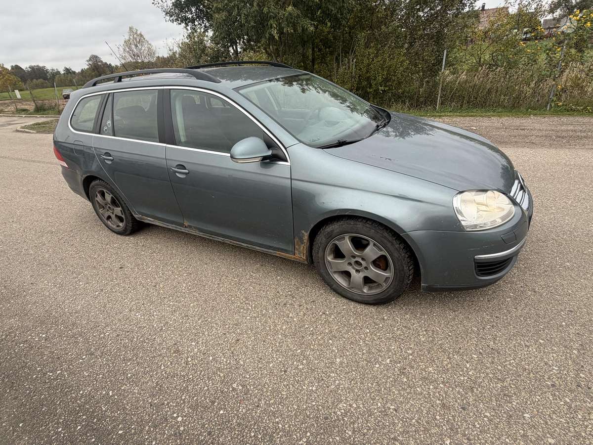 Volkswagen Golf 2009 — салон