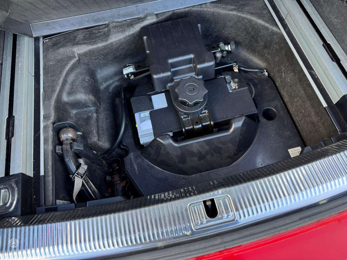 Audi A4 2010 — photo 17