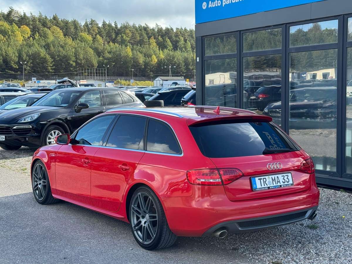 Audi A4 2010 — engine 3000 cm³, 239 HP (176kW)