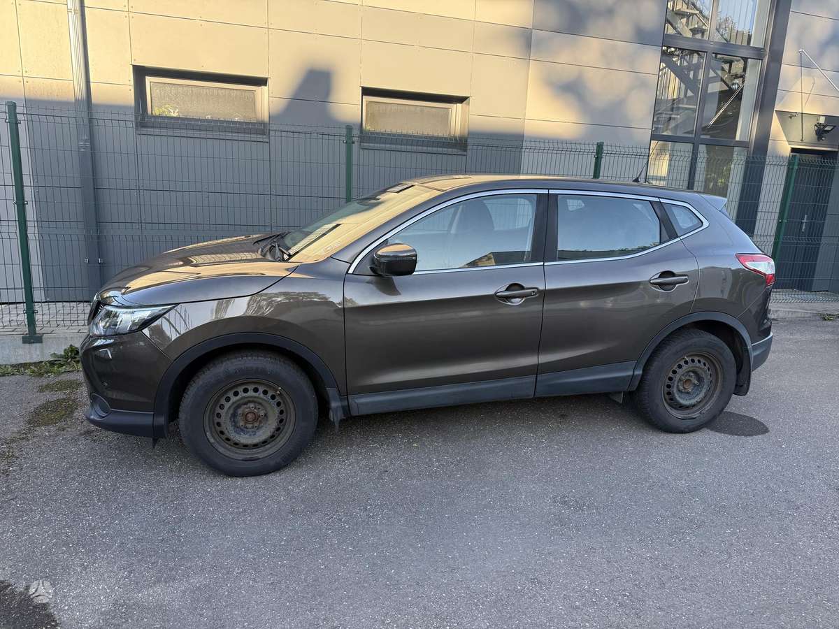 Nissan Qashqai 2015 — interior