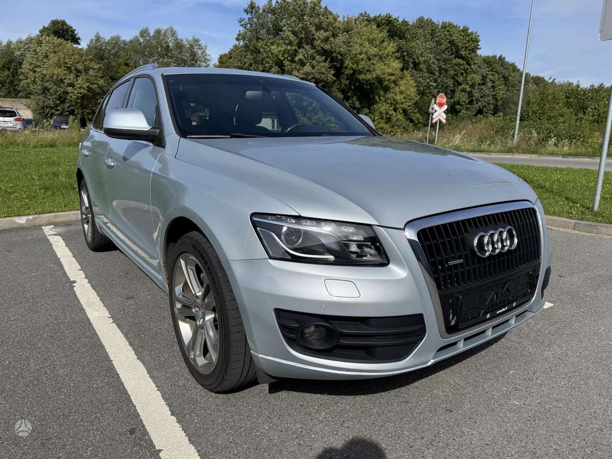 Audi Q5 2011 — салон