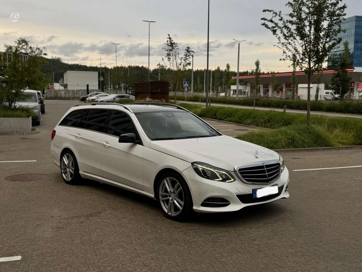 Mercedes-Benz E200 2014 — салон