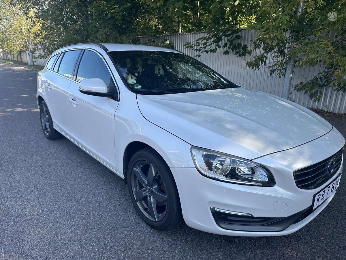 Volvo V60 2013 — салон
