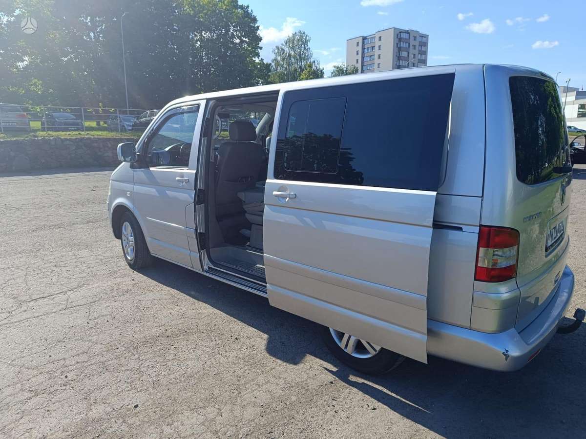 Volkswagen Multivan 2004 — rear view