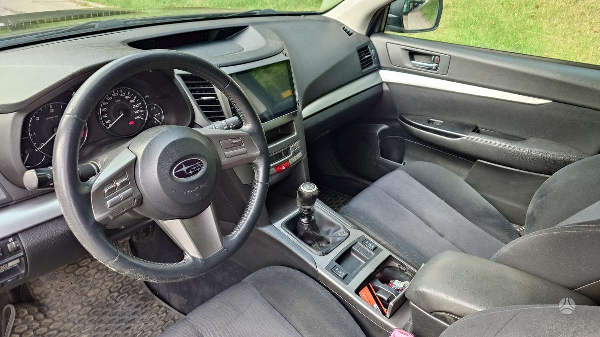 Subaru Legacy 2011 — photo 10