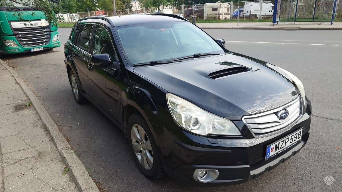 Subaru Legacy 2011 — rear view