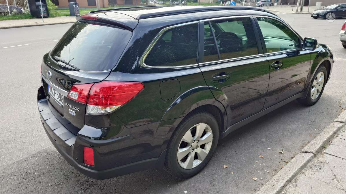 Subaru Legacy 2011 — interior