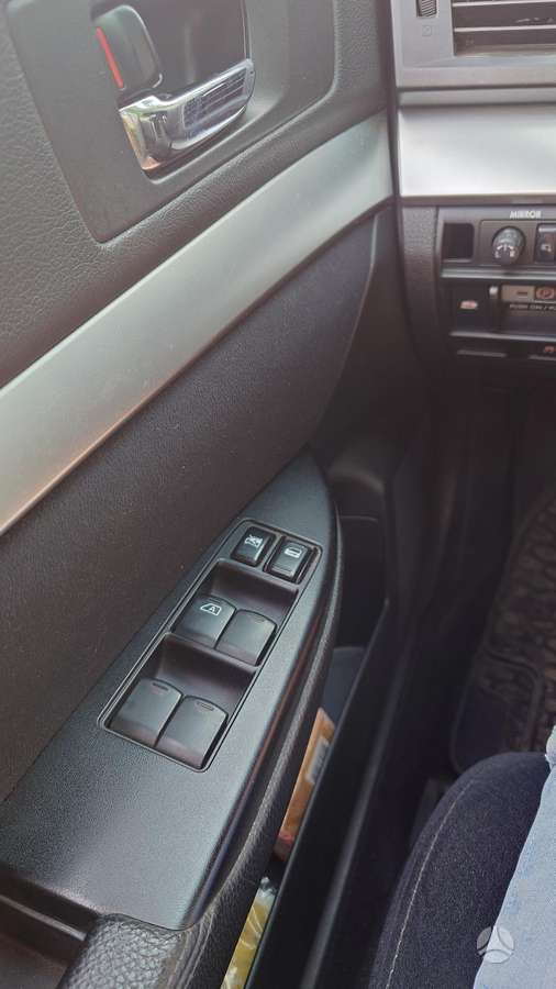 Subaru Legacy 2011 — photo 9