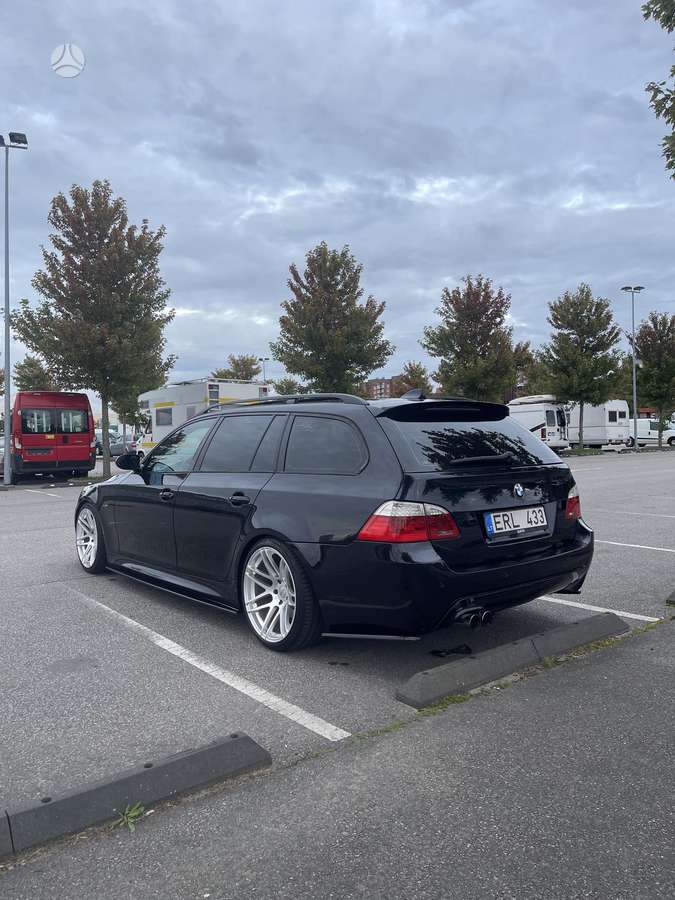 BMW 530 2005 — rear view