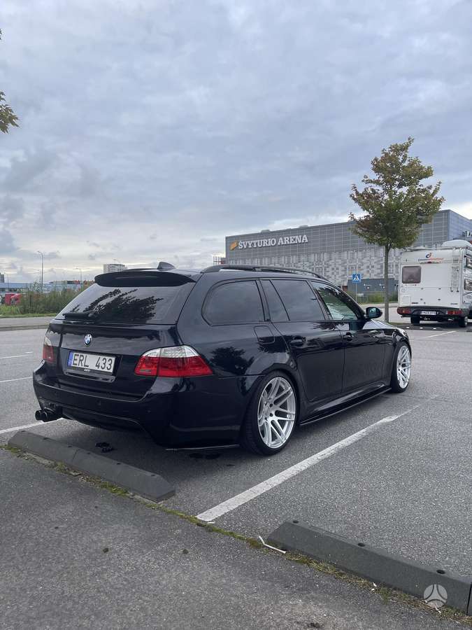 BMW 530 2005 — interior