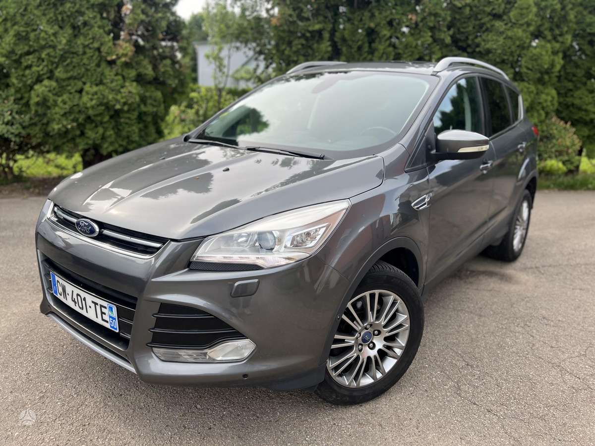 Ford Kuga 2013 — вигляд ззаду