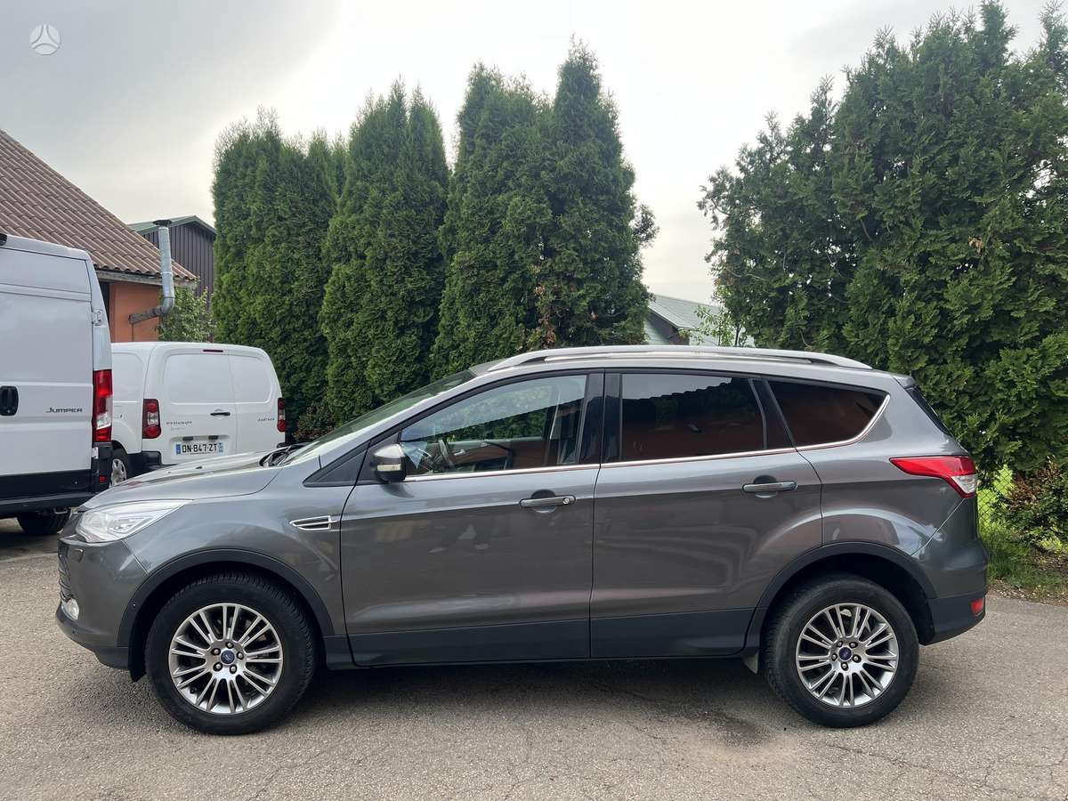 Ford Kuga 2013 — салон