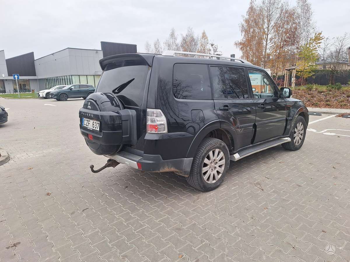 Mitsubishi Pajero 2009 — engine 3200 cm³, 199 HP (146kW)