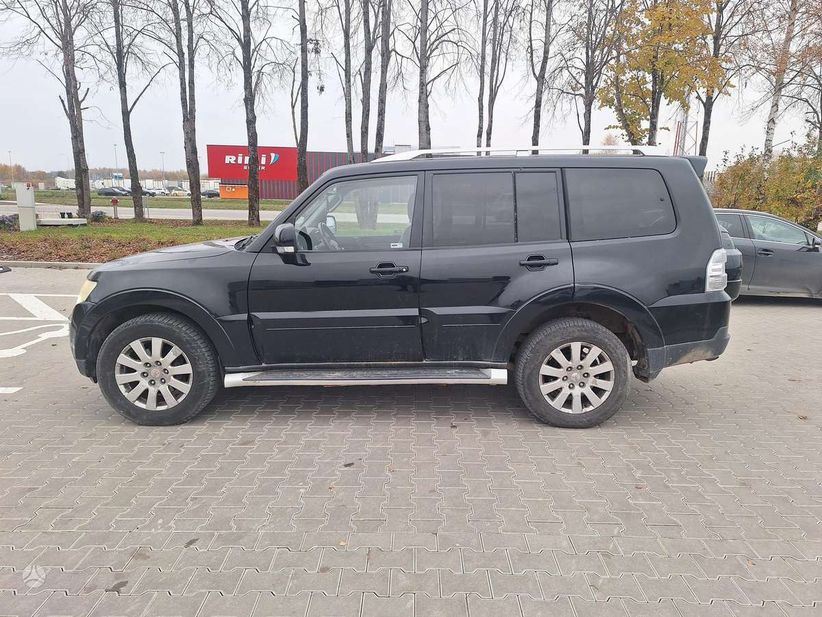 Mitsubishi Pajero 2009 — photo 8