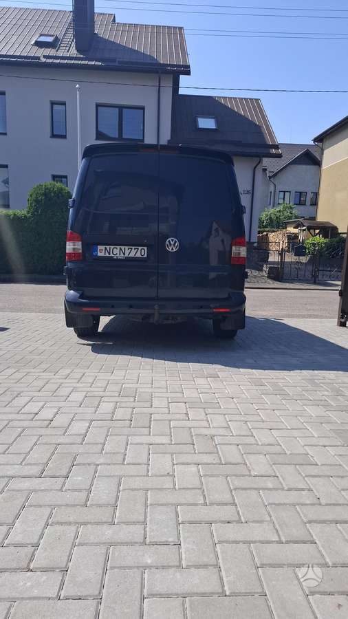 Volkswagen Transporter 2011 — rear view