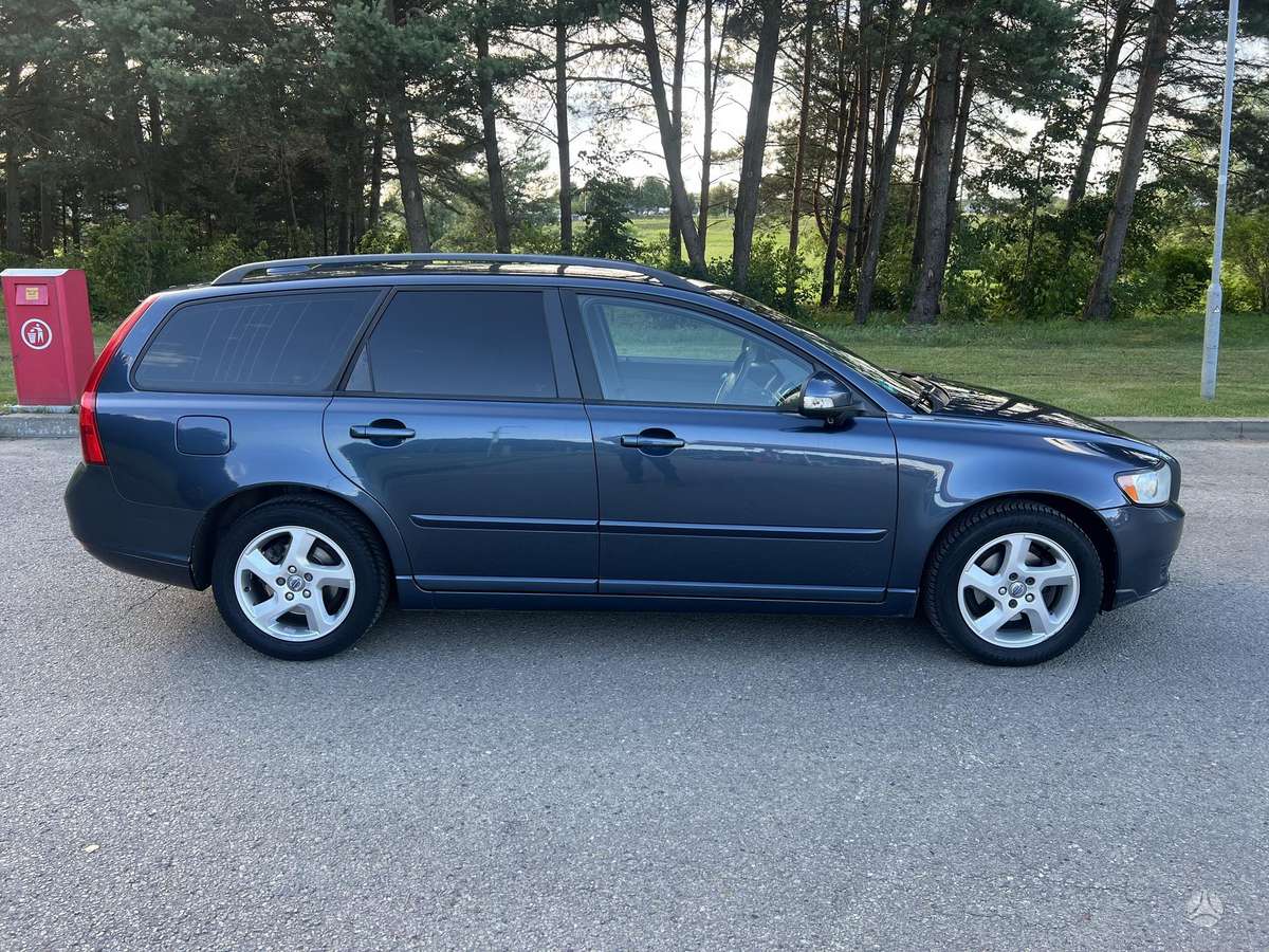 Volvo V50 2011 — engine 1560 cm³, 109 HP (80kW)